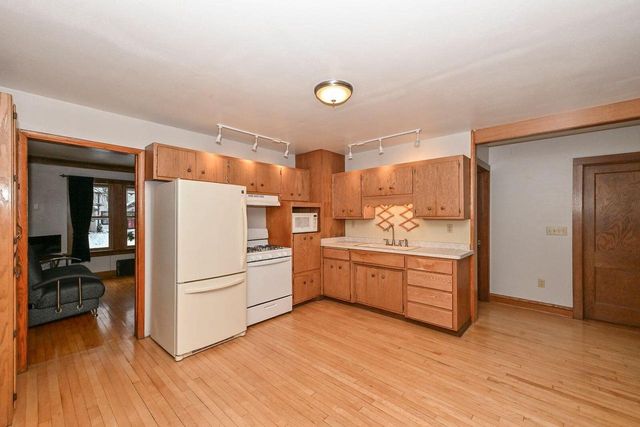 2824 S Lenox STREET, Milwaukee, WI 53207