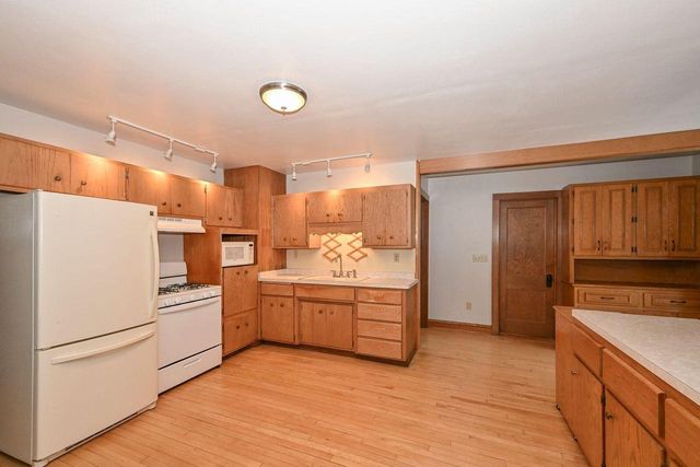 2824 S Lenox STREET, Milwaukee, WI 53207