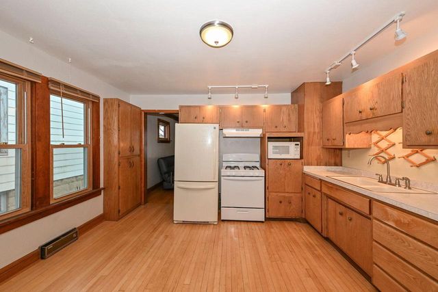 2824 S Lenox STREET, Milwaukee, WI 53207