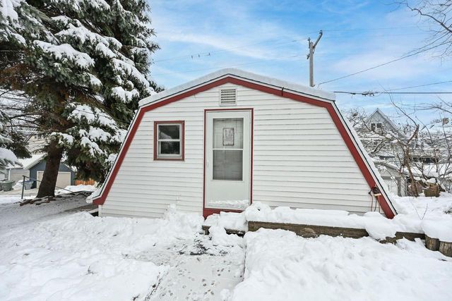 2824 S Lenox STREET, Milwaukee, WI 53207