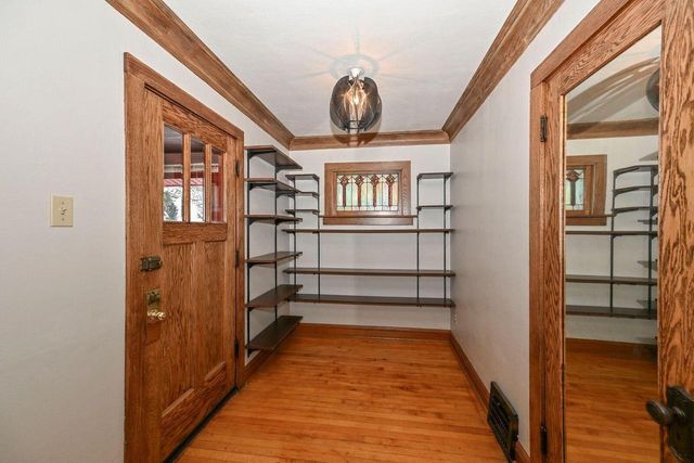 2824 S Lenox STREET, Milwaukee, WI 53207