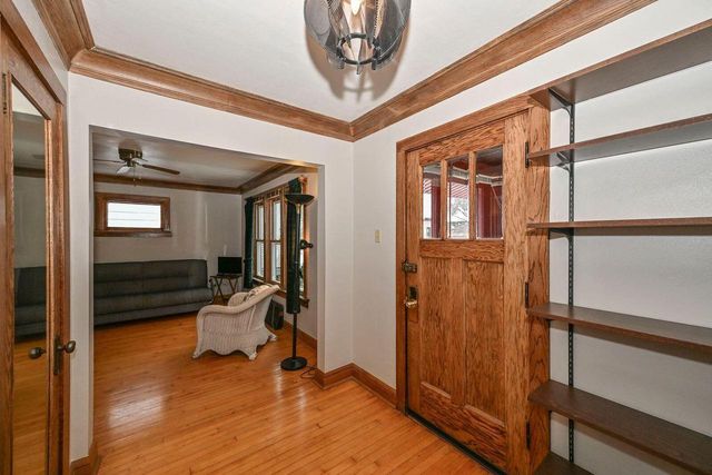 2824 S Lenox STREET, Milwaukee, WI 53207