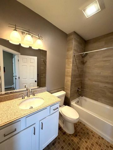 892 4th Street E, Saint Paul, MN 55106