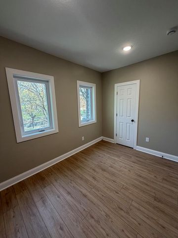 892 4th Street E, Saint Paul, MN 55106