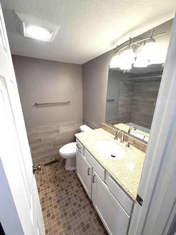 892 4th Street E, Saint Paul, MN 55106