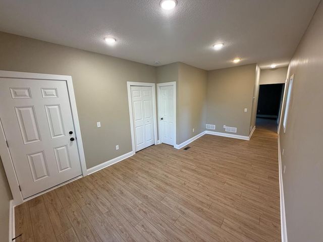 892 4th Street E, Saint Paul, MN 55106
