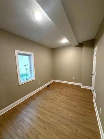 892 4th Street E, Saint Paul, MN 55106