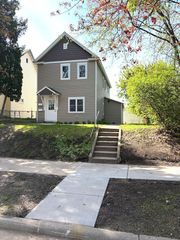 892 4th Street E, Saint Paul, MN 55106