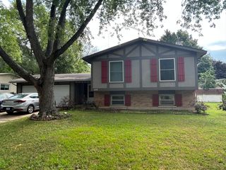 699 Darlington Lane, Crystal Lake, IL 60014