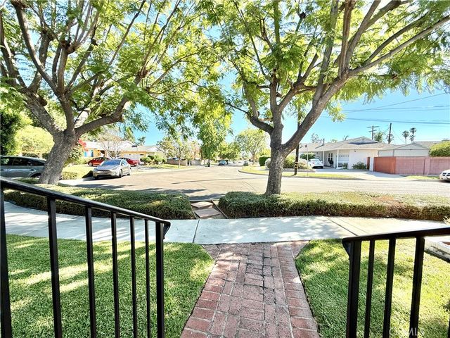 11117 Sylvan, North Hollywood, CA 91606