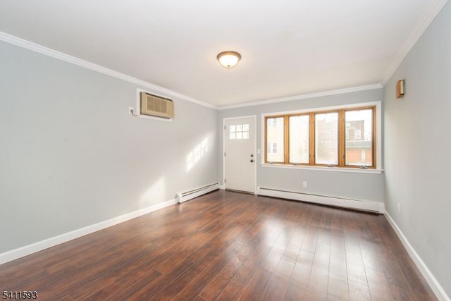 46 Center St, Clifton City, NJ 07011