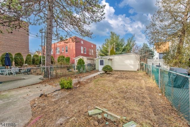 46 Center St, Clifton City, NJ 07011