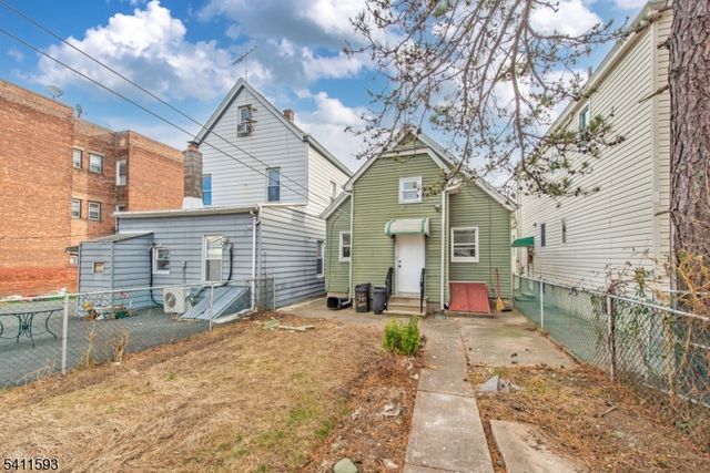 46 Center St, Clifton City, NJ 07011