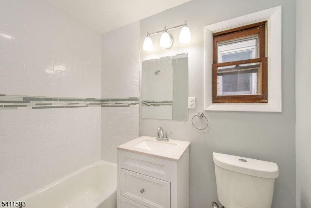 46 Center St, Clifton City, NJ 07011