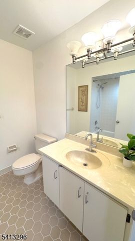 52 Cambridge Ct, Madison Boro, NJ 07940