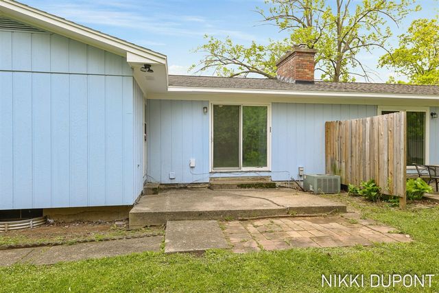 2417-2419 Edgewood Avenue, Grand Rapids, MI 49546