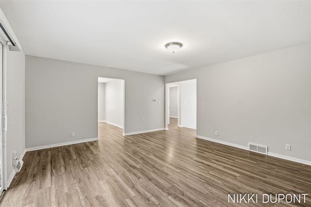 2417-2419 Edgewood Avenue, Grand Rapids, MI 49546