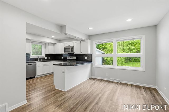 2417-2419 Edgewood Avenue, Grand Rapids, MI 49546