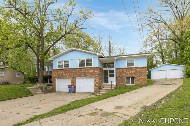 2417-2419 Edgewood Avenue, Grand Rapids, MI 49546