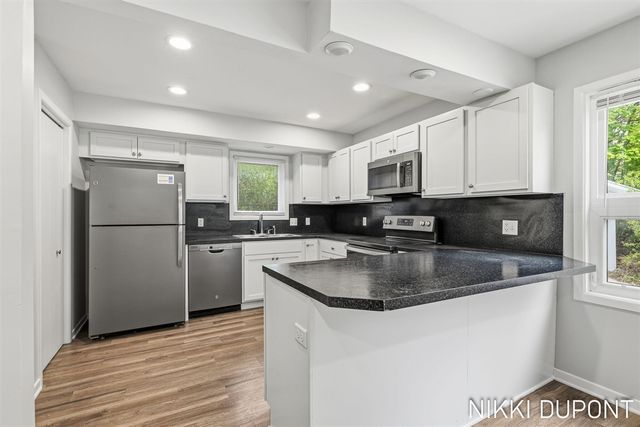 2417-2419 Edgewood Avenue, Grand Rapids, MI 49546
