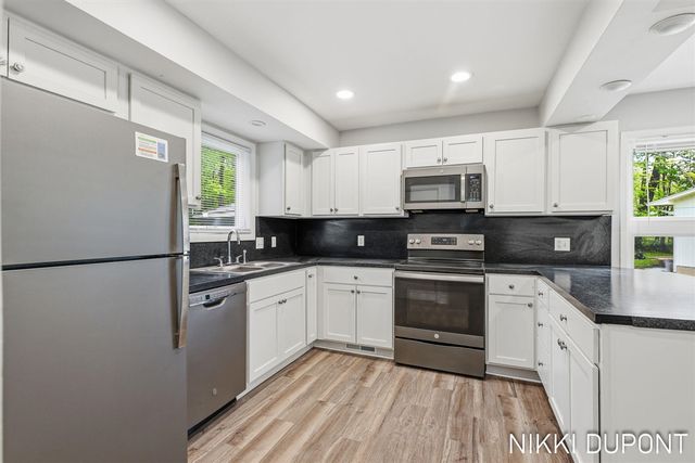 2417-2419 Edgewood Avenue, Grand Rapids, MI 49546