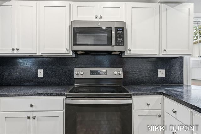 2417-2419 Edgewood Avenue, Grand Rapids, MI 49546
