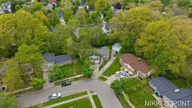 2417-2419 Edgewood Avenue, Grand Rapids, MI 49546