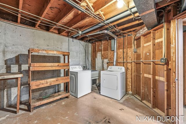 2417-2419 Edgewood Avenue, Grand Rapids, MI 49546
