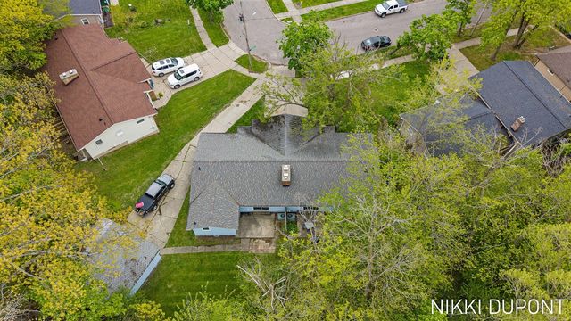 2417-2419 Edgewood Avenue, Grand Rapids, MI 49546