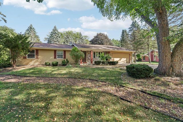 215 S Pine CIRCLE, Whitewater, WI 53190