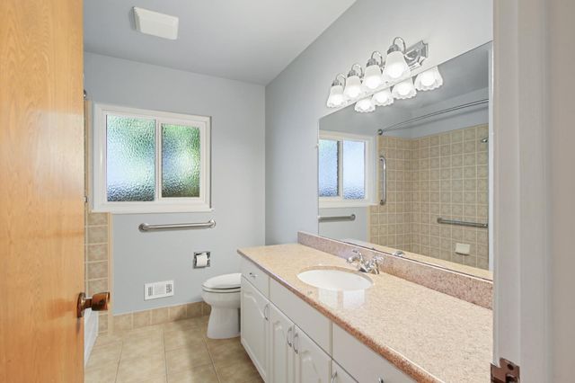 618 Elmwood Dr, Davis, CA 95616