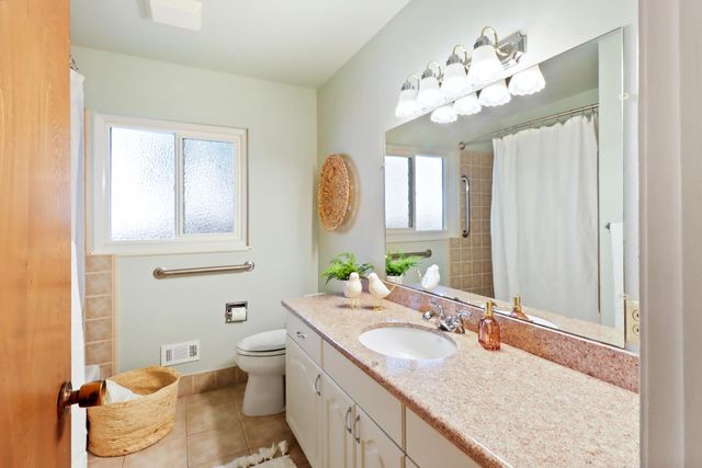 618 Elmwood Dr, Davis, CA 95616