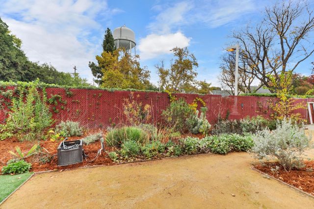 618 Elmwood Dr, Davis, CA 95616