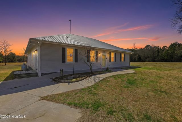 335 Bull Tail Road, Wallace, NC 28466