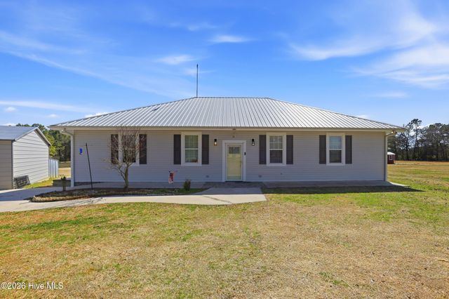 335 Bull Tail Road, Wallace, NC 28466