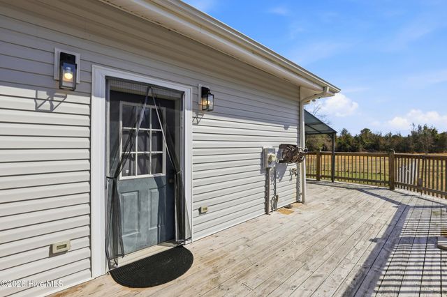 335 Bull Tail Road, Wallace, NC 28466