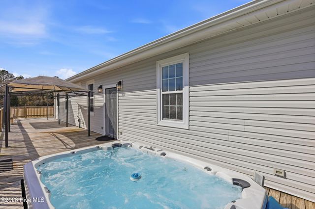 335 Bull Tail Road, Wallace, NC 28466