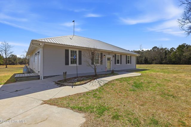 335 Bull Tail Road, Wallace, NC 28466
