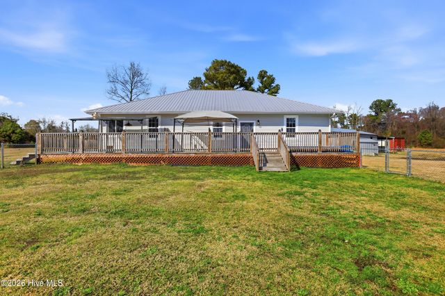 335 Bull Tail Road, Wallace, NC 28466
