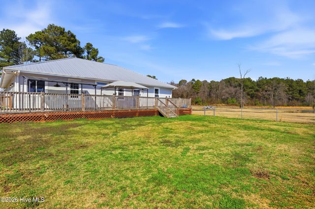 335 Bull Tail Road, Wallace, NC 28466