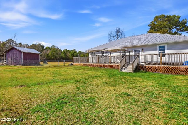 335 Bull Tail Road, Wallace, NC 28466