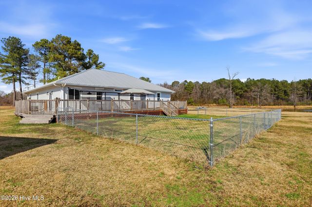 335 Bull Tail Road, Wallace, NC 28466