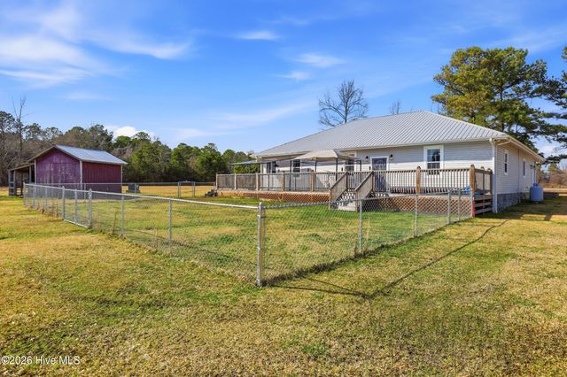 335 Bull Tail Road, Wallace, NC 28466