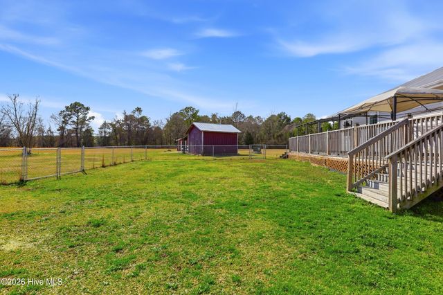 335 Bull Tail Road, Wallace, NC 28466