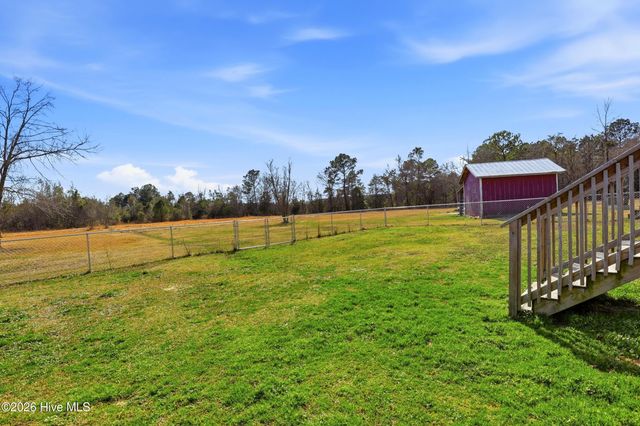 335 Bull Tail Road, Wallace, NC 28466