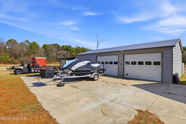 335 Bull Tail Road, Wallace, NC 28466