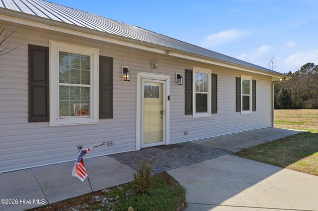 335 Bull Tail Road, Wallace, NC 28466