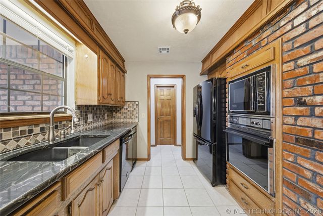 5833 S Louisville Avenue, Tulsa, OK 74135