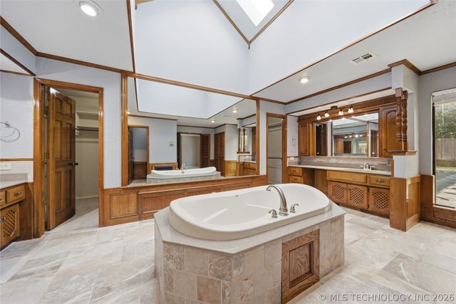 5833 S Louisville Avenue, Tulsa, OK 74135