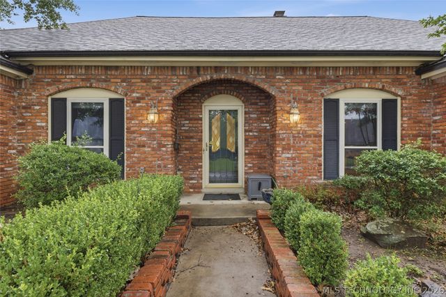 5833 S Louisville Avenue, Tulsa, OK 74135
